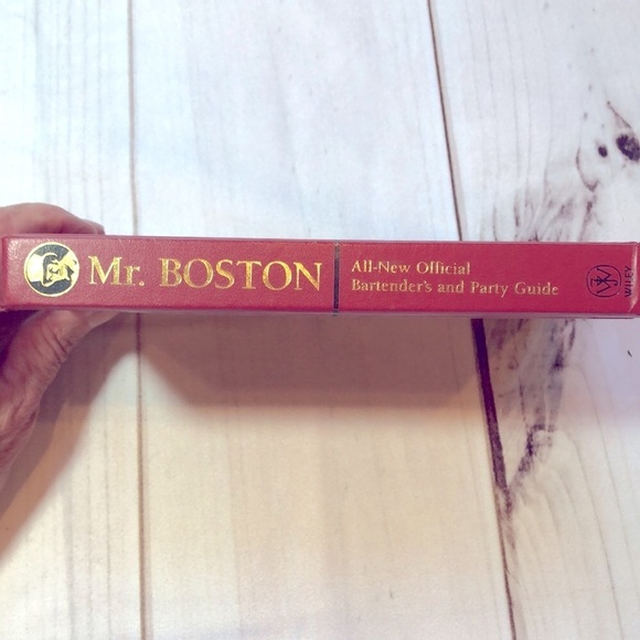 Rare Mr Boston All-New Official Bartender's and Party Guide Hardcover Book 2006 - Picture 2 of 16